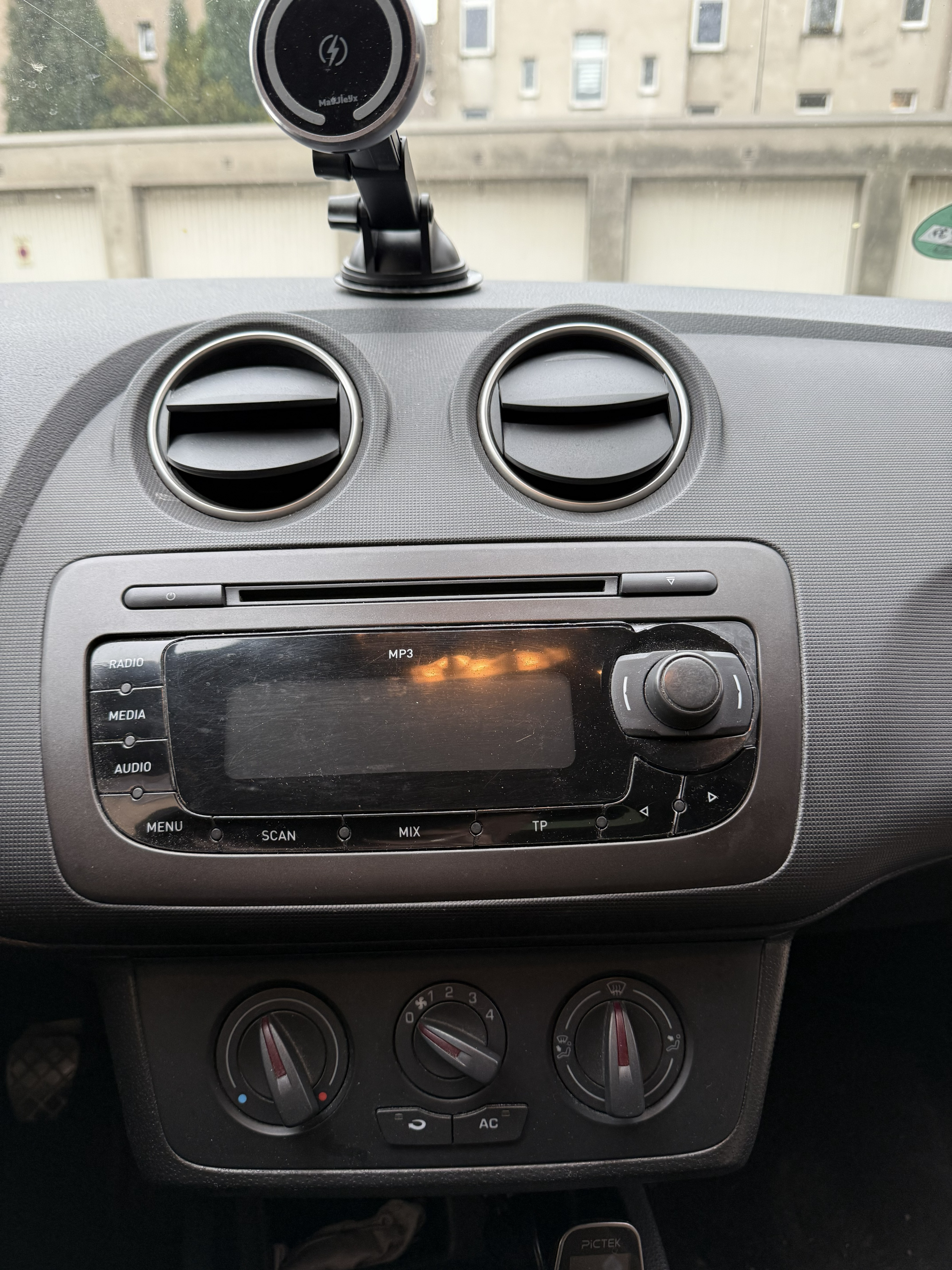 CarPlay Seat Ibiza 6J 2009 Umbau Vorher 1