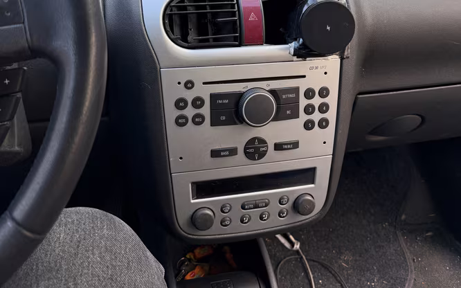 CarPlay Einbau in Opel Corsa C 2005