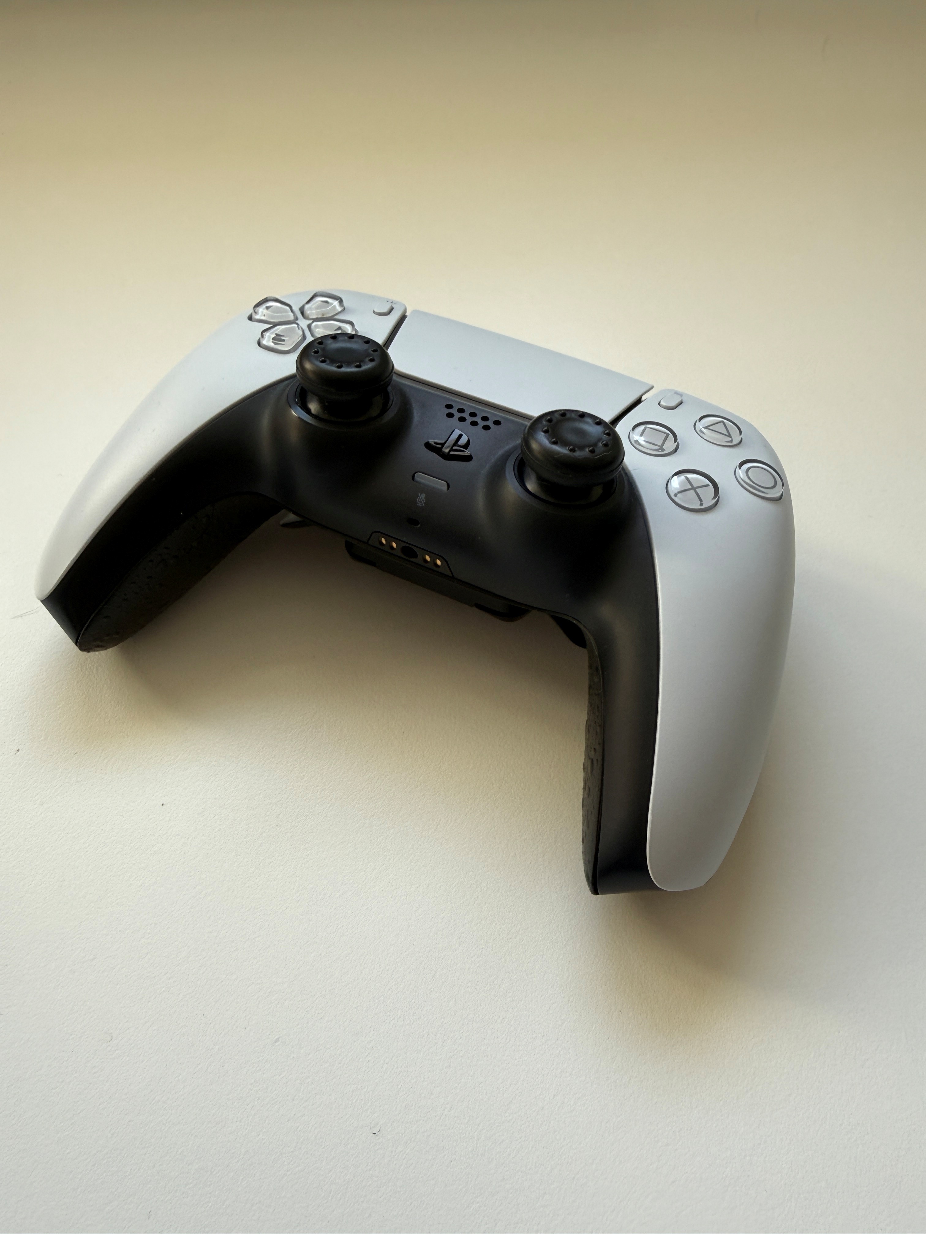 SCUF Umbau PS5 DualSense Controller schwarz mit 4 Paddels und Remap Chip 1